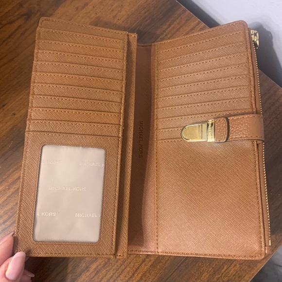 Michael Kors wallet - Picture 4 of 10